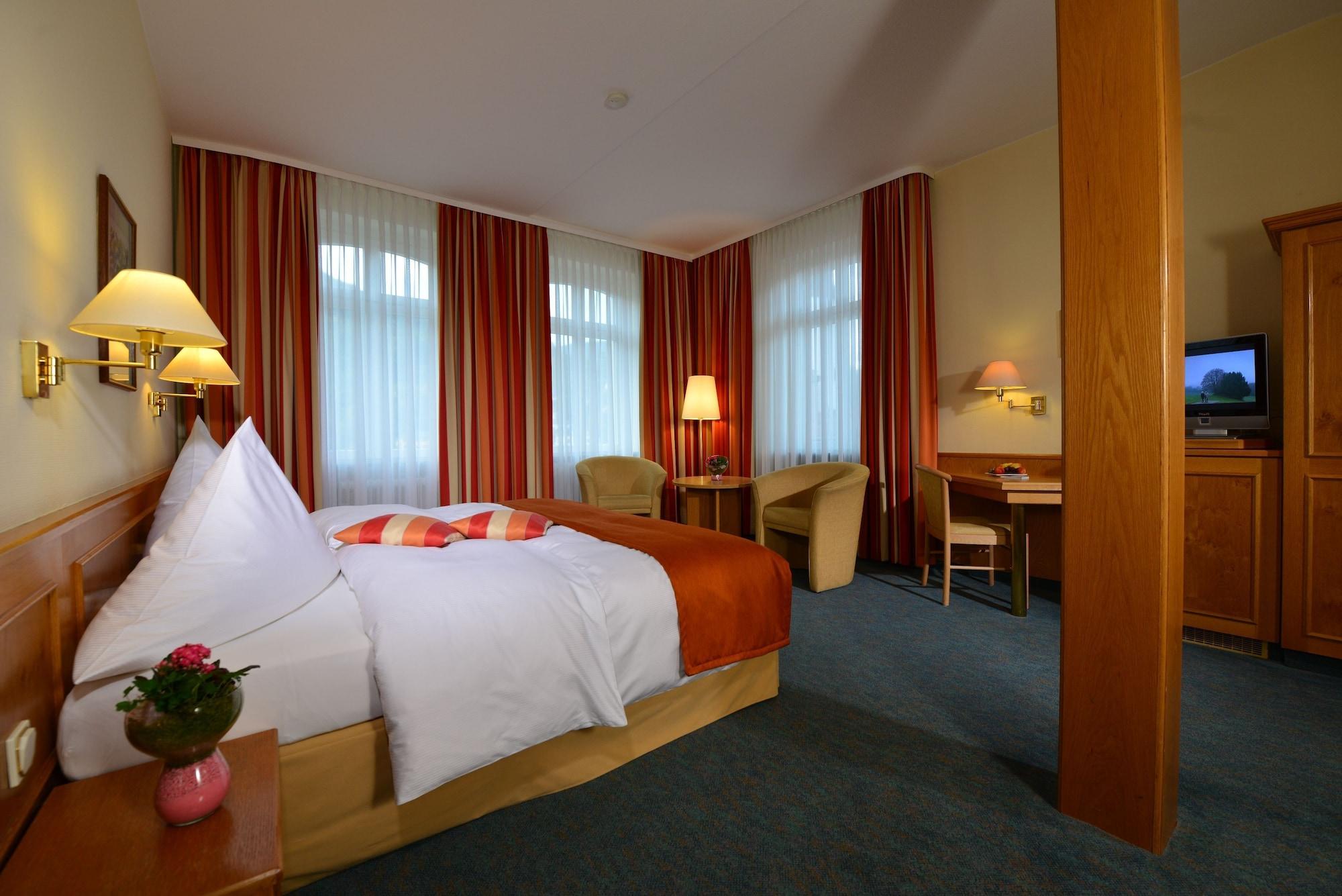 ซิตี้ พาร์ตเนอร์ โฮเทล ฮ็อลลันเดอร์ โฮฟ Hotel ไฮเดลเบิร์ก ภายนอก รูปภาพ