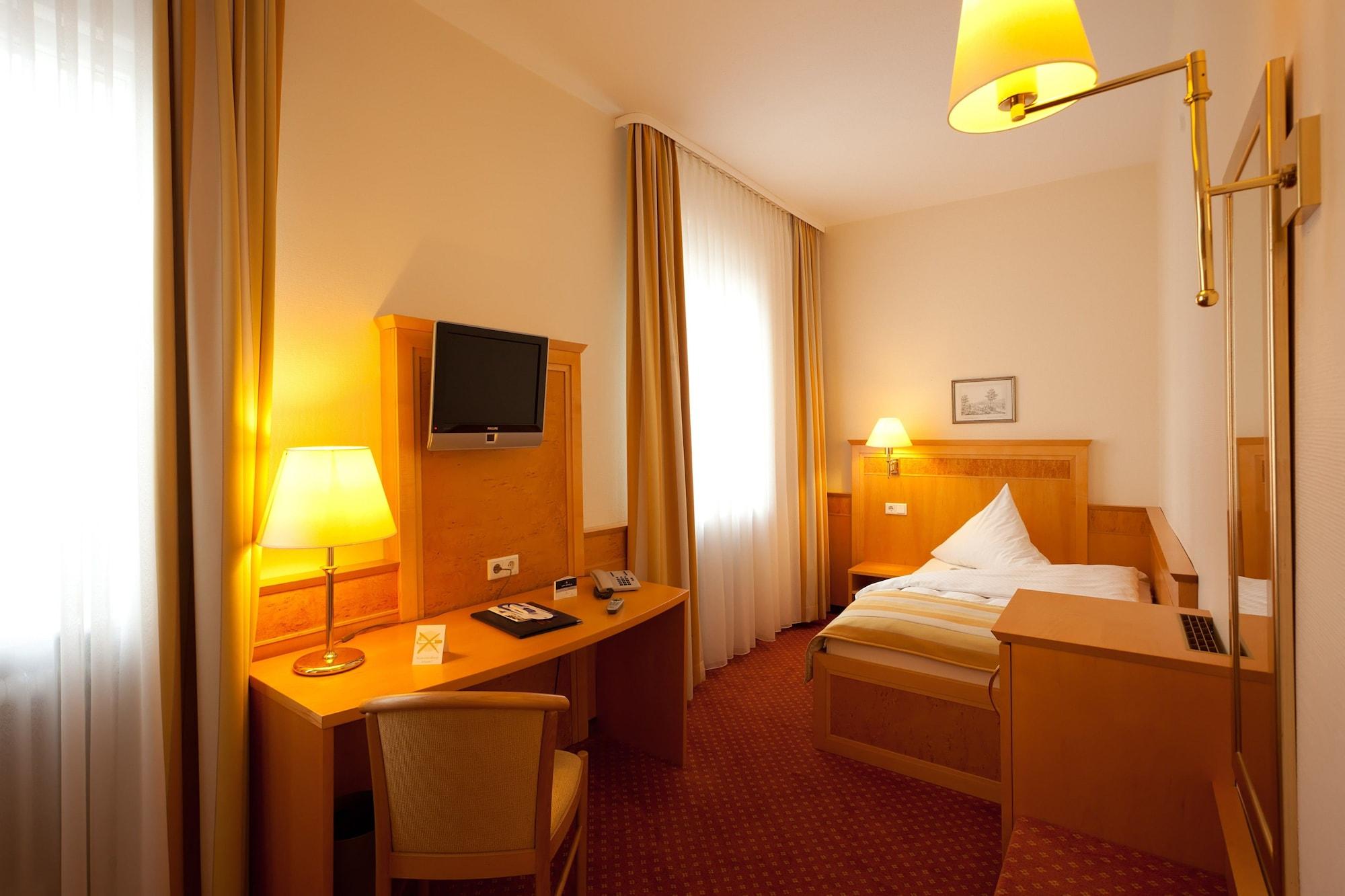 ซิตี้ พาร์ตเนอร์ โฮเทล ฮ็อลลันเดอร์ โฮฟ Hotel ไฮเดลเบิร์ก ภายนอก รูปภาพ