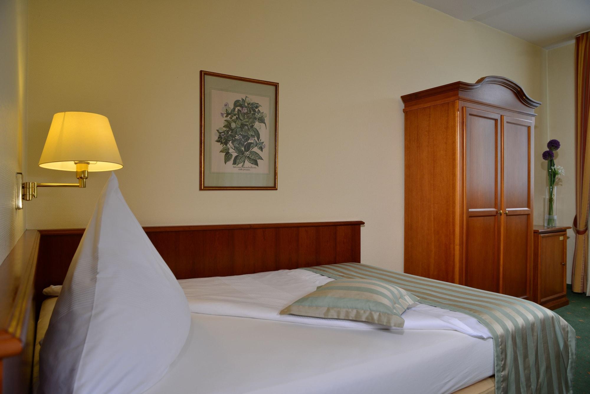 ซิตี้ พาร์ตเนอร์ โฮเทล ฮ็อลลันเดอร์ โฮฟ Hotel ไฮเดลเบิร์ก ภายนอก รูปภาพ