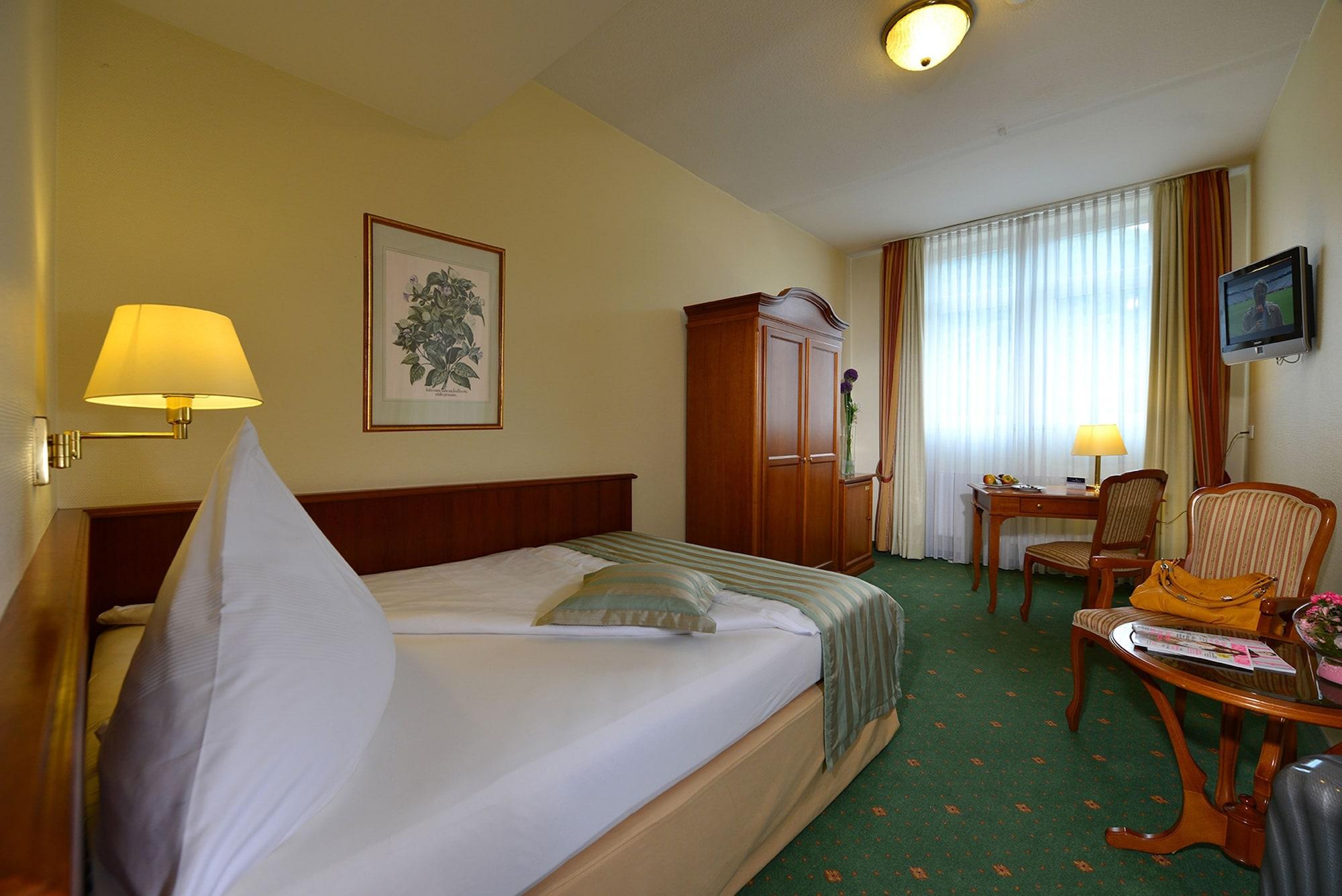 ซิตี้ พาร์ตเนอร์ โฮเทล ฮ็อลลันเดอร์ โฮฟ Hotel ไฮเดลเบิร์ก ภายนอก รูปภาพ