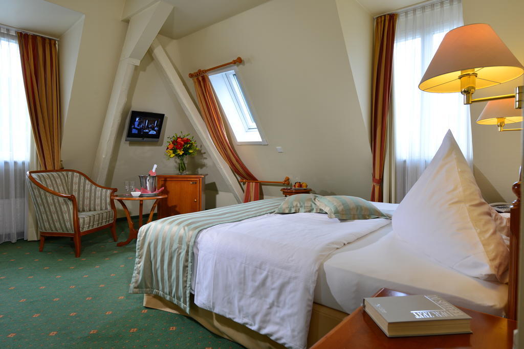 ซิตี้ พาร์ตเนอร์ โฮเทล ฮ็อลลันเดอร์ โฮฟ Hotel ไฮเดลเบิร์ก ภายนอก รูปภาพ