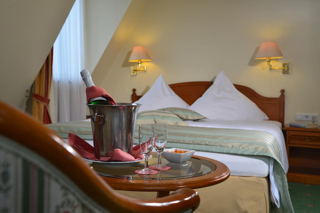 ซิตี้ พาร์ตเนอร์ โฮเทล ฮ็อลลันเดอร์ โฮฟ Hotel ไฮเดลเบิร์ก ภายนอก รูปภาพ